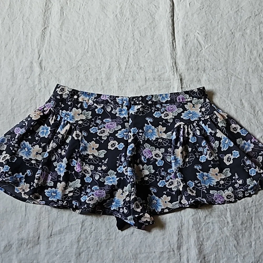Free People floral chiffon shorts size 2 - Picture 6 of 13